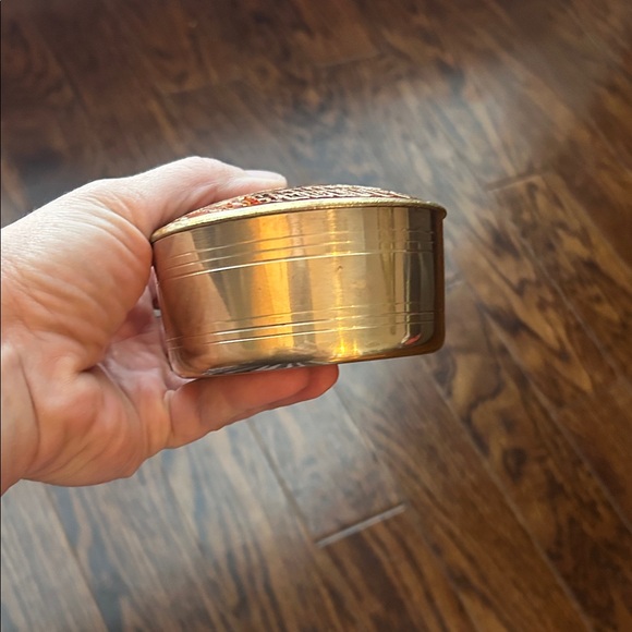 Vgt Red phoenix bird round brass trinket box w lid. Great condition & unique. - Picture 6 of 8